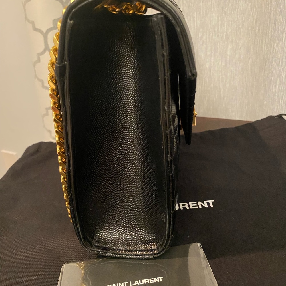 Saint Laurent Medium Envelope Bag in Black - Picture 11 of 13